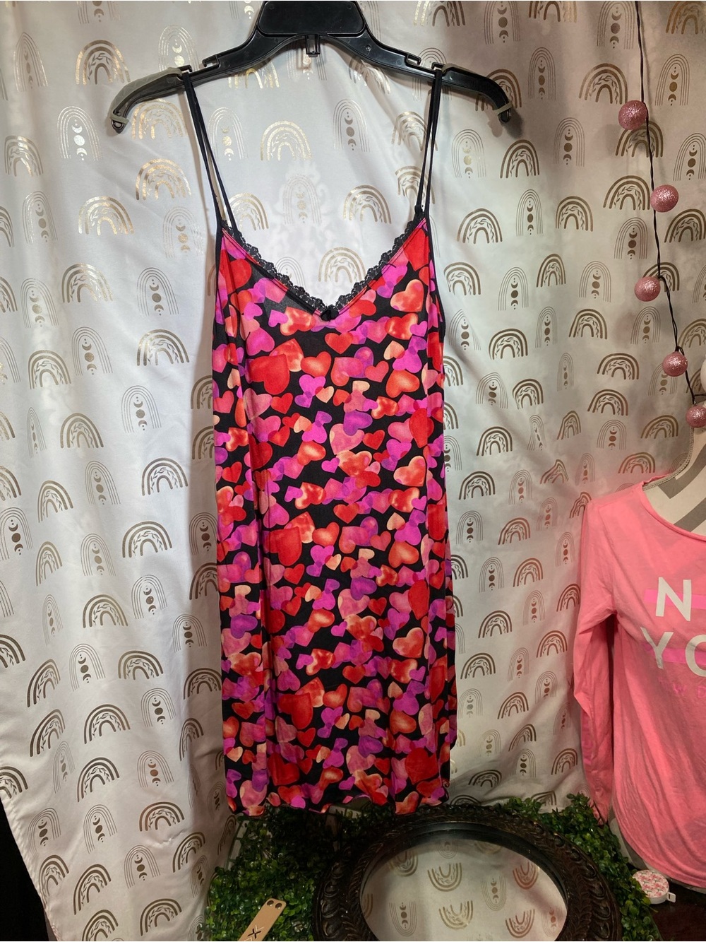 smart & sexy Heart-Print Satin Chemise in Pink & Red
